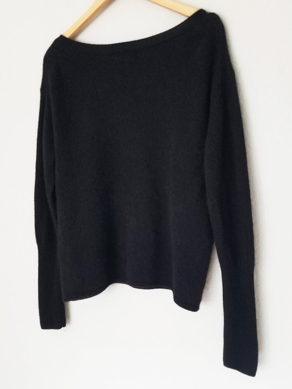 NAADAM Lightweight Cashmere Boatneck Sweater M Off Shoulder Black $148 Luxury - Picture 7 of 16